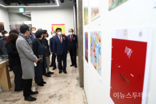 [포터] 동해바다 국제 아트 프리비엔날레 개막