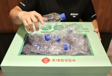 롯데칠성음료, 생수병으로 굿즈 만드는 리그린 자원순환 캠페인 시행