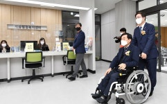수원시 첫 인권청사지동행정복지센터, 현판 제막식