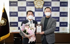 김기준 의장, 용인중앙시장 상인회 감사패 받아