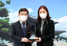 신동헌 광주시장, 미용산업 육성 기여 감사패 수상