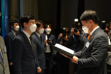 [이사람] 광양제철소 냉연부 손광호 명장, 철의 날 산자부 장관 표창 수상