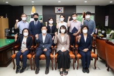 성동구의회, 인사권 독립에 따른 임용장 수여식 개최