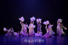 경남문화예술회관, 창무회 춤, 그 신명 개최