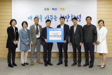경기화성바이오밸리기업인협의회, 화성시에 이웃돕기 후원금 전달
