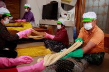 [포토] 보성군, 득량 기동마을 설맞이 전통 쌀엿 만들기 한창