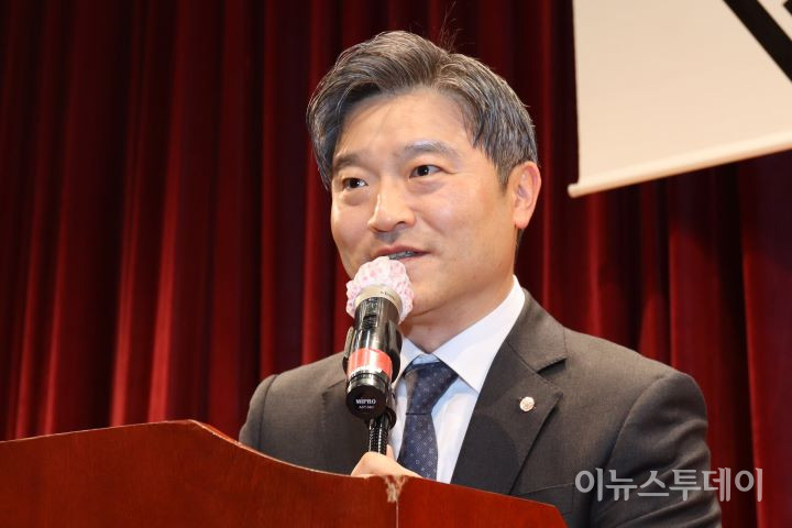 이승환의 구미 콘서트 대관 취소, 시장과의 법적 대응 대립 관전