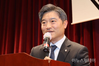 이승환의 구미 콘서트 대관 취소, 시장과의 법적 대응 대립 관전