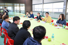백영현 포천시장, 강길텍스타일·아셀떡·한양기전 방문