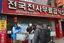 서민금융진흥원, 어버이날 맞이 종로 천사무료급식소 사랑의 도시락 나눔 실시