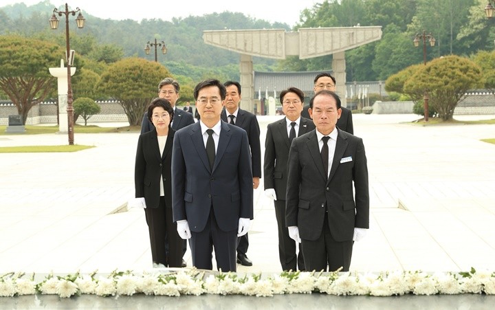 김동연, 제7공화국 출범 강조 및 개헌안 추진으로 정치적 혁신 촉구