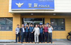 김동근 의정부시장, 녹양지구대 이연재 경장·최성식 경위 격려