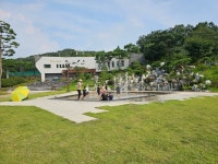 예산군, 예산황새공원 인공폭포 및 바닥분수 야간 운영