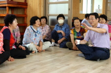 강진원 강진군수, 경로당 방문 어르신들과 소통의 시간