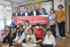 국민의힘 안태욱 광산을당협위원장, 첨단 월계지역 아동센터 성금 전달