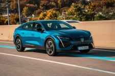 [솔Car말] 확 튀는 외모에 탄탄한 기본기···낯선 조화로움 뉴 푸조 408