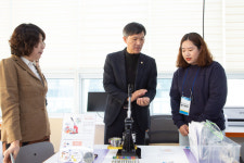 김현택 남양주시의장, 와부도서관 메이커스페이스 상상공작소 개소 참관