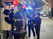 익산 중앙동 문화예술의 거리 트리조명, 연말 분위기 물씬
