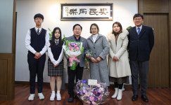 남양주시 광동중학교 학부모회, 주광덕 남양주시장에 감사패 전달