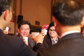 원주서 건배하는 한동훈 비대위원장