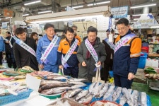 광양제철소, 광양시와 설 명절맞이 전통시장 장보기