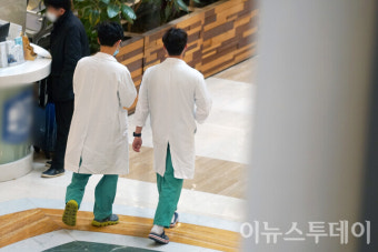 [포토] 전공의 집단 사직 예고 마지막날···의사들은 어디로?