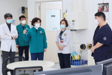 김보라 안성시장, 경기도의료원 안성병원·안성성모병원 응급실 의료진 격려