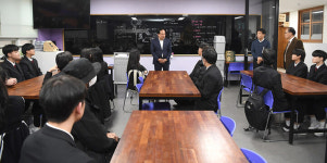 이권재 오산시장, 운천고등학교 로봇동아리 학생 격려