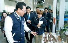 전남도청서 29일까지 안녕? 우리의 봄 도자 전시회