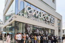 IPX, 뉴진스 새 더블싱글 발매 기념 하우 스윗 팝업 단독 오픈