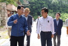 강진원 강진군수-김동연 경기지사, 다산 사색의 길 함께 걷다 
