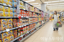 통합하고 폐점하고···대형마트 생존 몸부림