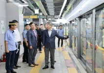 백호 서울교통공사 사장, 신내역 현장 안전 점검 나서