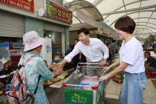 보성군청년새마을연대, 보성향토시장에서 시원한 음료 봉사