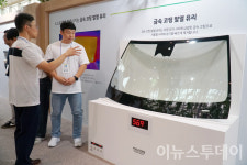 [포토] 현대차·기아 금속 코팅 발열 유리