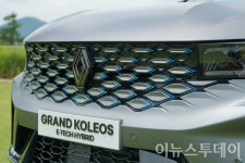 [포토] 전용 라디에이터 그릴 돋보이는 르노 그랑 콜레오스