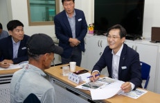 우승희 영암군수, 미암보건지소서 이동군수실 열어