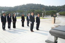 화성시의회 경제환경위원회, 광주광역시 국립5·18민주묘지 참배·광주비엔날레 관람