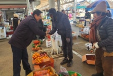 우승희 영암군수, 영암5일시장 등 찾아 소비 진작 호소