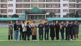 박승원 광명시장, 광명중학교 방문해 운동장 인조 잔디 교체 공사 현장 둘러봐