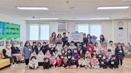 장유어린이집, 김해서부노인종합복지관 주간보호센터에  마음 나눔 떡패키지 전달