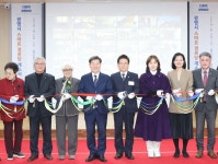 박승원 시장 경로당에서 양질의 교육과 복지서비스를 받을 수 있도록 복합문화공간으로 조성할 것