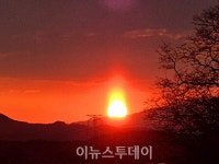 [포토]의령 솥바위 남강 위로 솟아오른 을사년 새해 해기둥