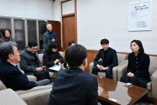 최호정 서울시의회 의장, 개학 연기된 북성초등학교 긴급 방문