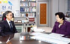 김경희 이천시장, 군부대 마트 확장 논의