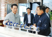 김영록 전남지사, 여수 석유화학산업 현장 애로 살펴