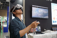 [포토] VR로 나노공정 미리 체험하세요