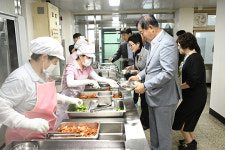 평창군, 학교급식 체험행사…안전한 먹거리 가치 되새겨