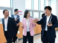 최호정 서울시의회 의장, 그린스마트 미래학교 청량중학교 방문
