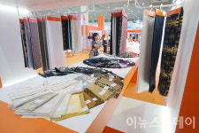 [포토] 패턴 원단이 너무 예쁜데?